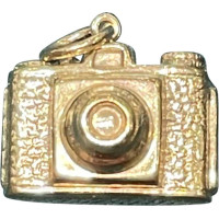 Pre-loved vintage second hand 9ct yellow gold cameral bracelet charm