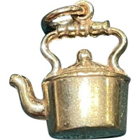 Pre-loved vintage second hand 9ct yellow gold kettle bracelet charm