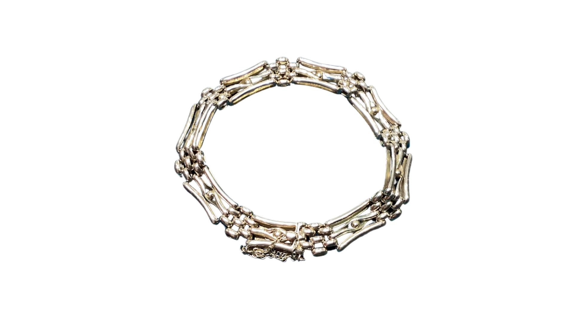 Unrivalled Expertise: H.E. Phillips Ltd – Totnes' Leading Jeweller for Gold & Silver Repairs