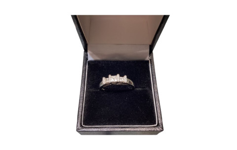 Brand New 18ct White Gold Diamond Trilogy Ring | 0.45ct Total | Hallmarked 2010 London | Ind. Val. £2,000 | H E Phillips Ltd Totnes - 203738