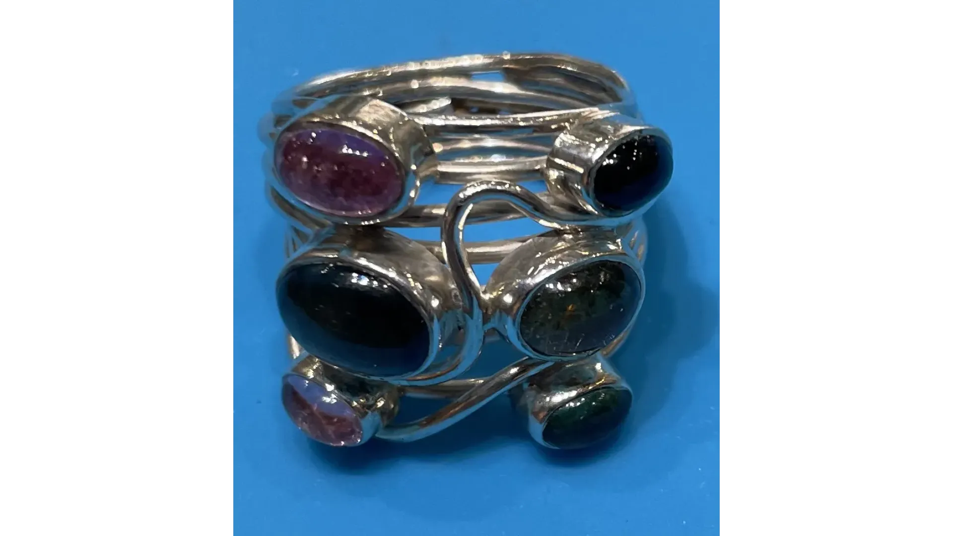 Vintage Silver Rings Totnes: Unearth Unique & Affordable Treasures with Master-Authenticated Provenance at H.E. Phillips Ltd