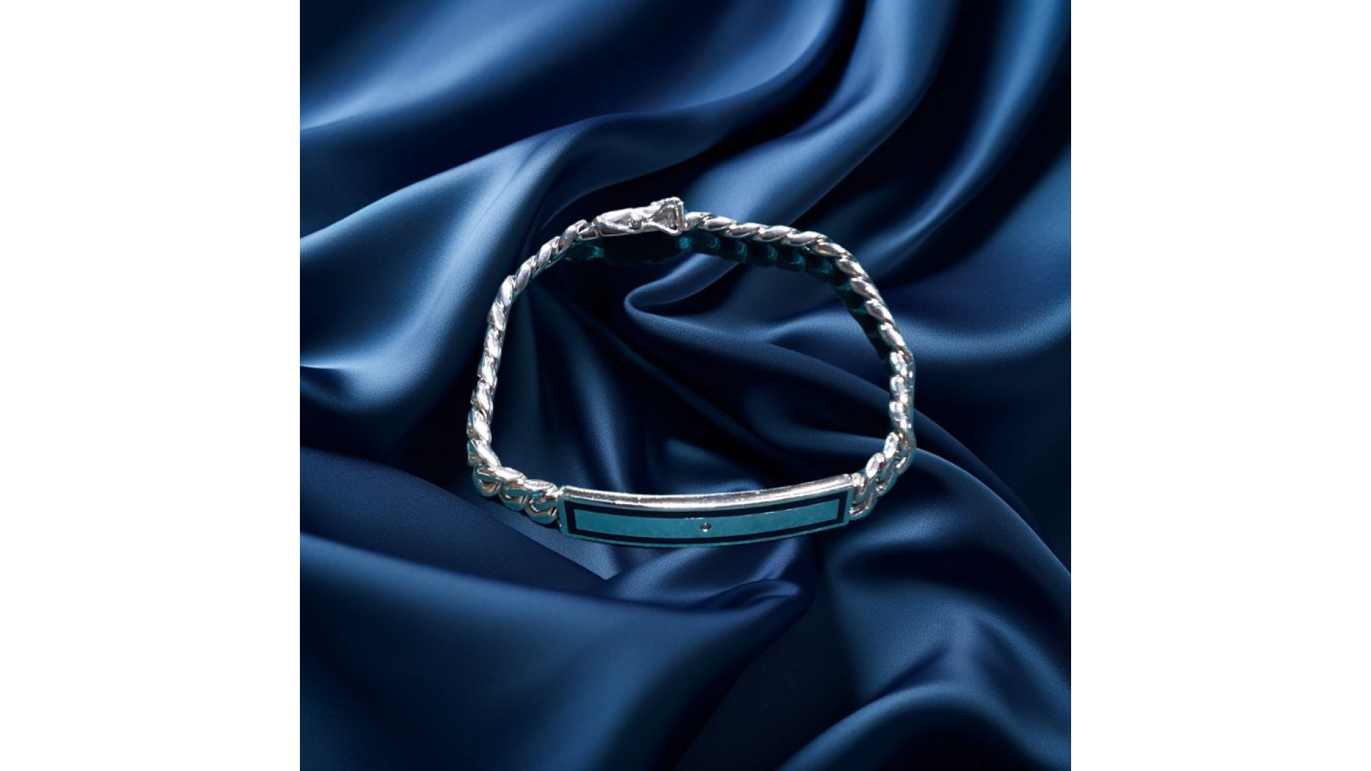 From Traditional to Modern: The Evolution of Silver Bracelet Styles in the UK