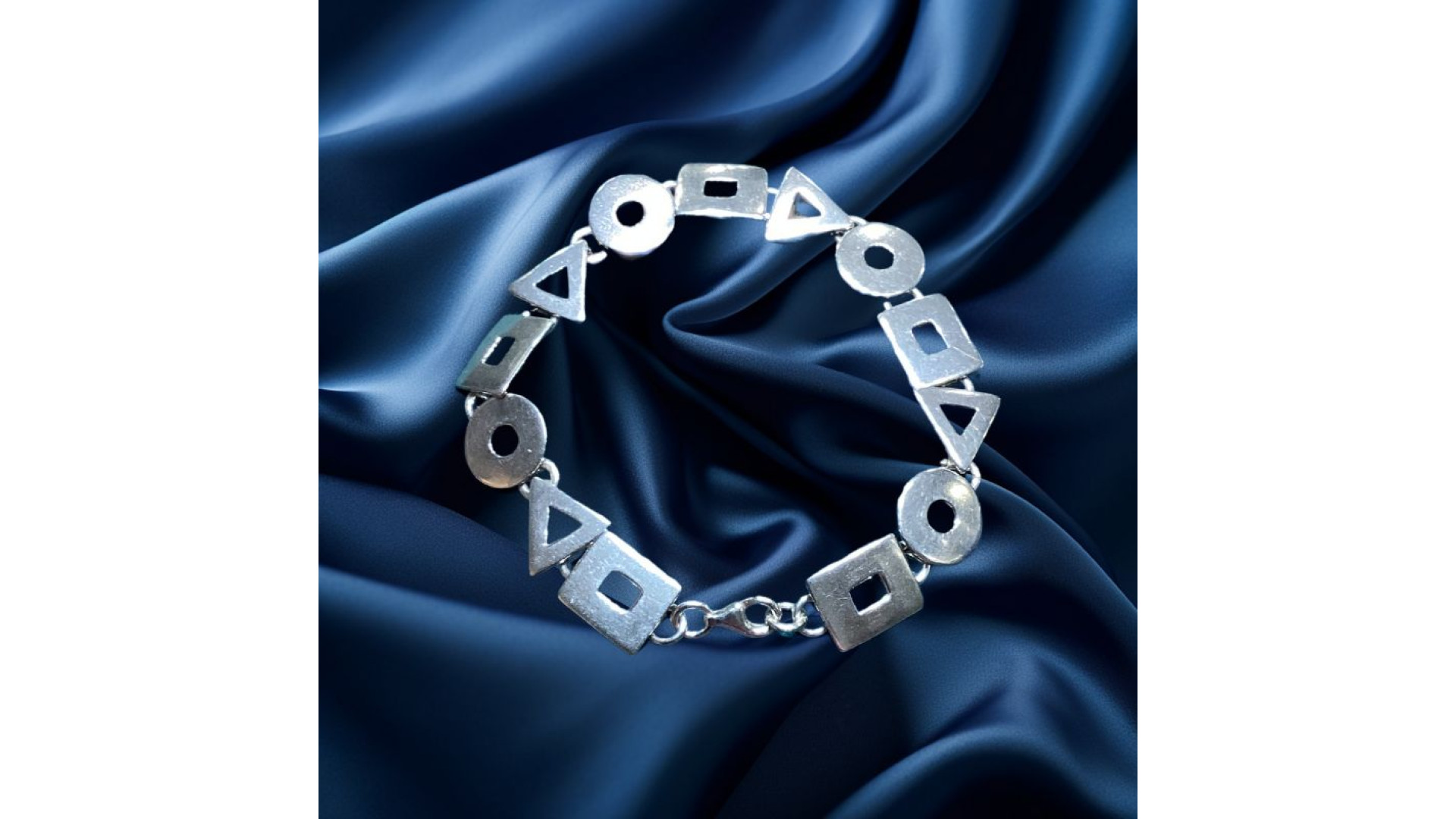 Symbolism and Meaning Behind Silver Bracelet Designs in the UK