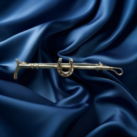 Pre-loved vintage 9ct yellow gold hallmarked second hand horseshoe and riding crop brooch