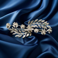 Pre-loved vintage second hand 18ct white gold floral brooch 2G0055