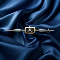 Pre-Loved Vintage Second Hand 18ct White Gold Black Onyx and Pearl Mourning Bar Brooch